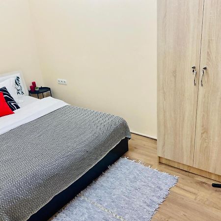 Like Home Rooms Almaty Bagian luar foto