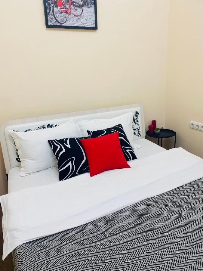 Like Home Rooms Almaty Bagian luar foto