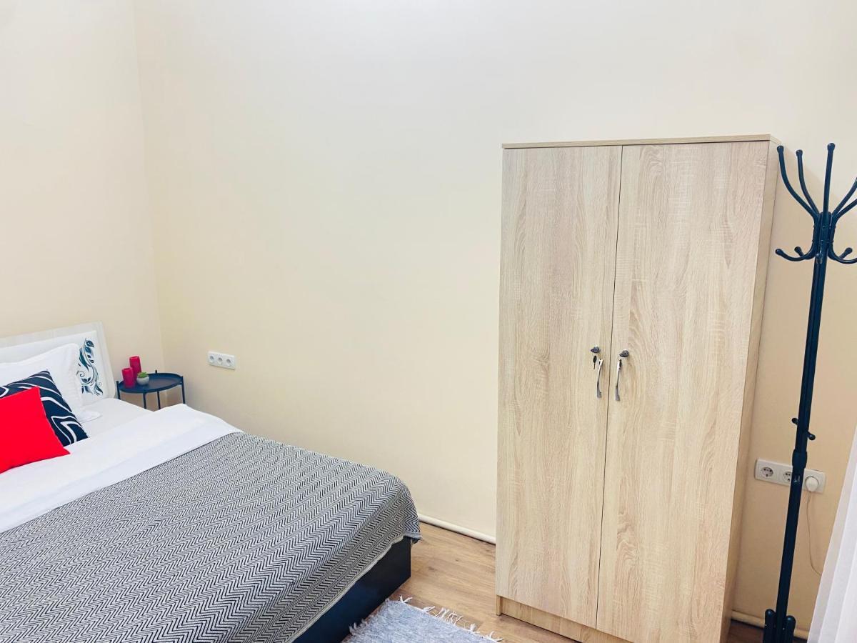 Like Home Rooms Almaty Bagian luar foto